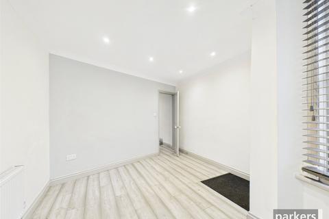 3 bedroom end of terrace house for sale, Brighton Road, Berkshire RG6