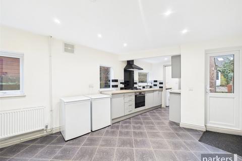 3 bedroom end of terrace house for sale, Brighton Road, Berkshire RG6