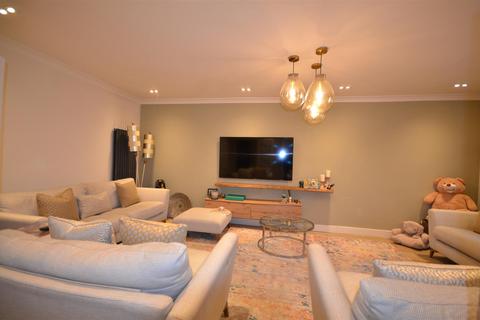 4 bedroom bungalow for sale, Woodhill Crescent, Harrow