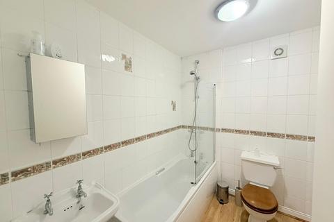 1 bedroom flat to rent, Kings Road, Ilkley, West Yorkshire, LS29