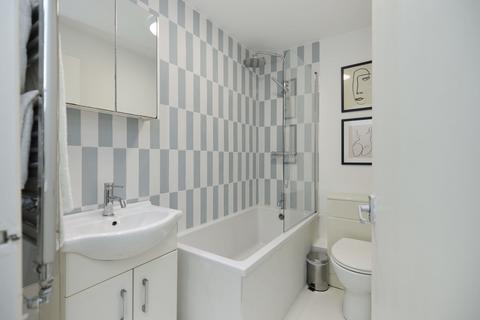 2 bedroom terraced house to rent, Claire Place