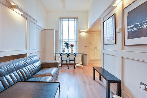 London Stile, Chiswick, London, W4