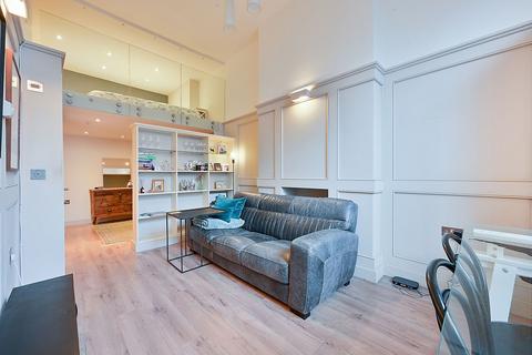 London Stile, Chiswick, London, W4