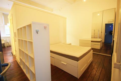 1 bedroom apartment to rent, Bexley Square, Salford M3