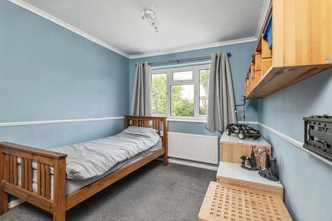 undefined, Moffat Close, Bradford BD6