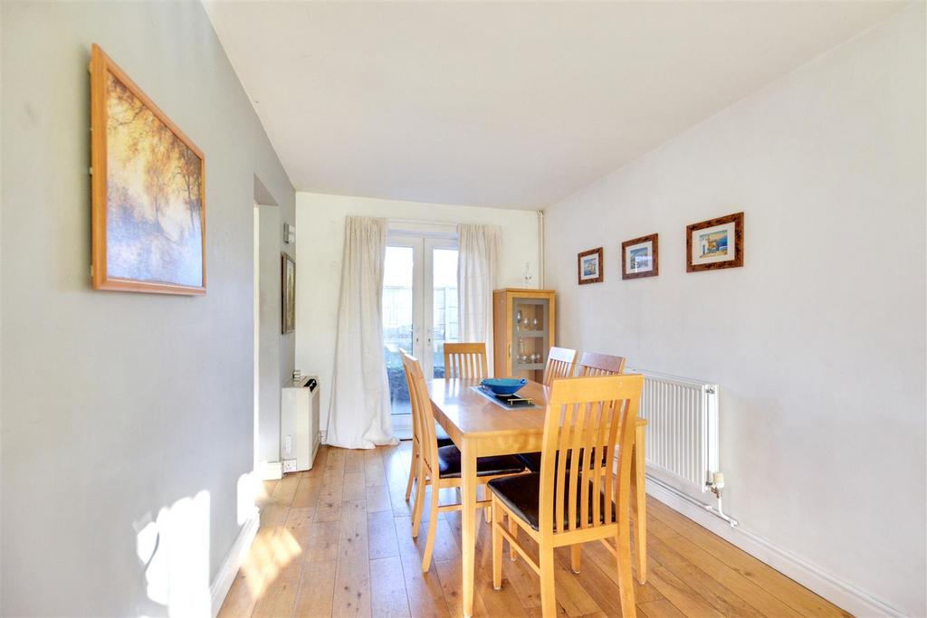 Lounge/Dining Room