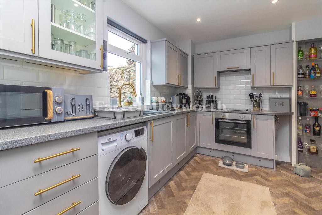 Kitchen image 4