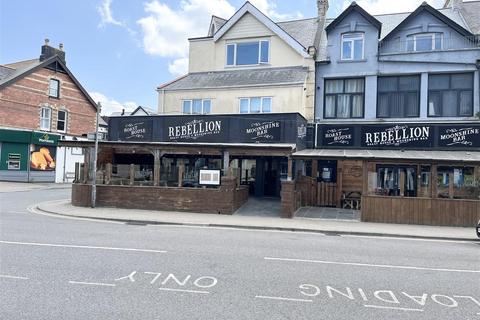 2 bedroom apartment to rent, Cliff Road, Newquay TR7