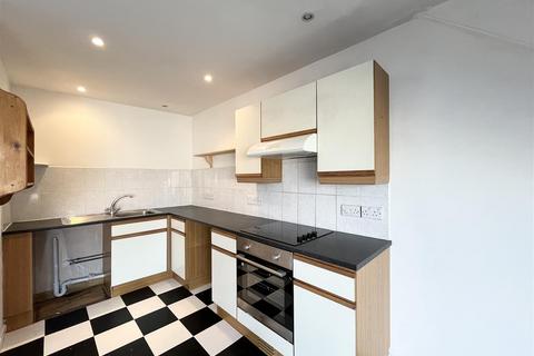 2 bedroom apartment to rent, Cliff Road, Newquay TR7