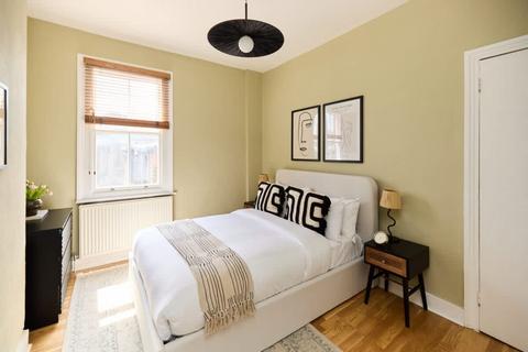 2 bedroom flat to rent, Despard Road