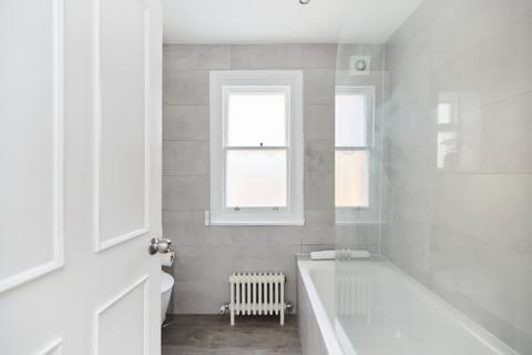 2 bedroom flat to rent, Despard Road