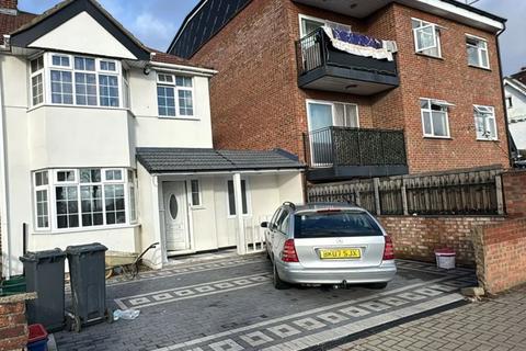 undefined, Staines Road, Hounslow TW4