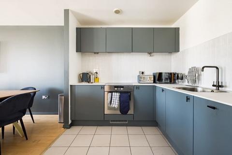 2 bedroom flat to rent, Battersea Park Road