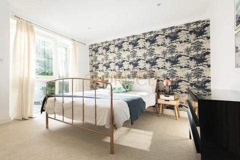 undefined, Queen's Gate Mews, SW7