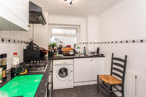 3 bedroom flat to rent, Holland Road, Hove