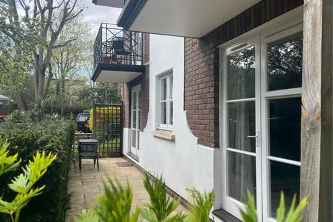 2 bedroom ground floor flat to rent, Brompton Park Crescent