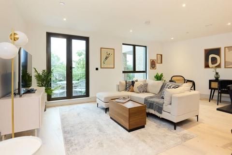 2 bedroom flat to rent, Station Road