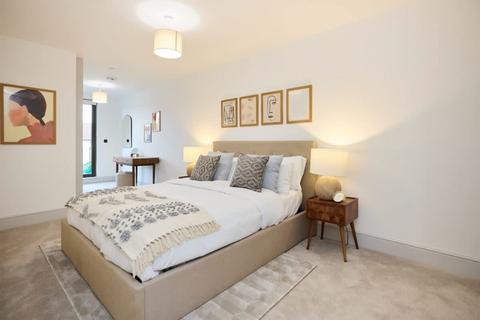 2 bedroom flat to rent, Station Road