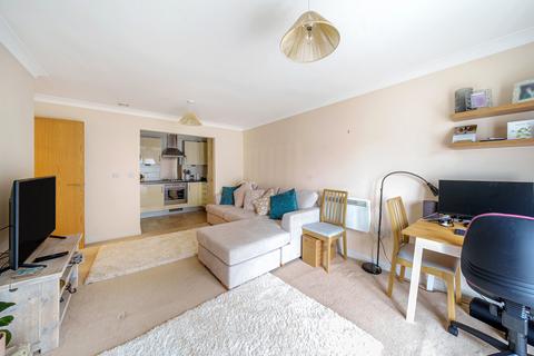 2 bedroom flat for sale, Navarre Court,  Primrose Hill, Kings Langley WD4 8FS