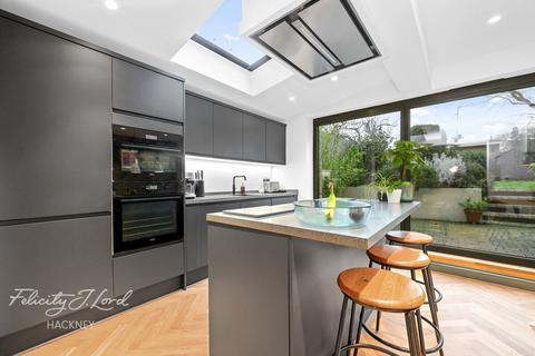 1 bedroom flat for sale, Brookfield Road, London E9