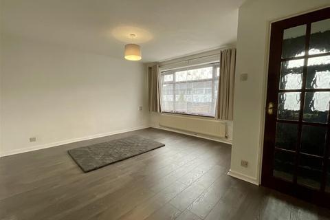 3 bedroom terraced house to rent, Audlem Walk, Wolverhampton