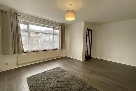 3 bedroom terraced house to rent, Audlem Walk, Wolverhampton