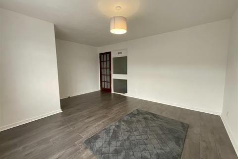 3 bedroom terraced house to rent, Audlem Walk, Wolverhampton