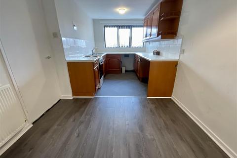 3 bedroom terraced house to rent, Audlem Walk, Wolverhampton