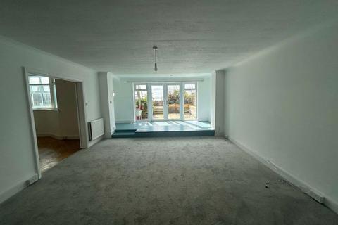 3 bedroom flat to rent, Channel View, Bexhill on Sea