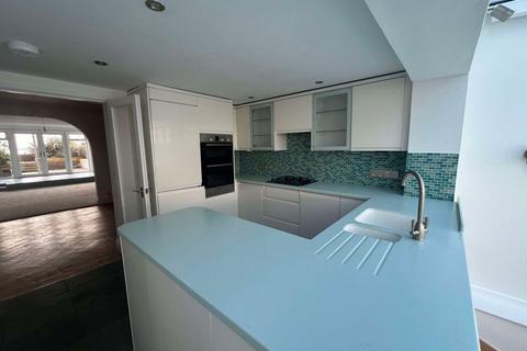 3 bedroom flat to rent, Channel View, Bexhill on Sea