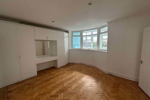 3 bedroom flat to rent, Channel View, Bexhill on Sea