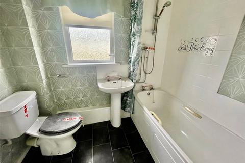 3 bedroom semi-detached house for sale, Blackshaw Drive, Bradford, West Yorkshire, BD6