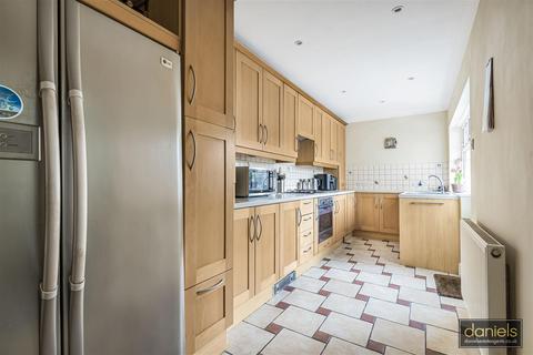 4 bedroom end of terrace house for sale, Whitton Avenue East, Greenford