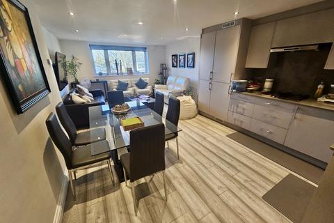 3 bedroom apartment to rent, Watford Way, Mill Hill, NW7