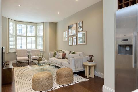 4 bedroom flat to rent, Langton Street, SW10