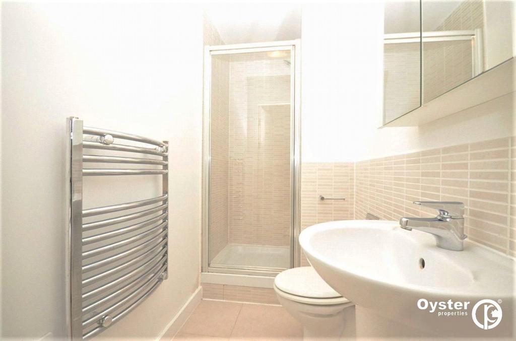 Family Bathroom 1