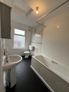 3 bedroom maisonette to rent, Chepstow Road, Newport NP19