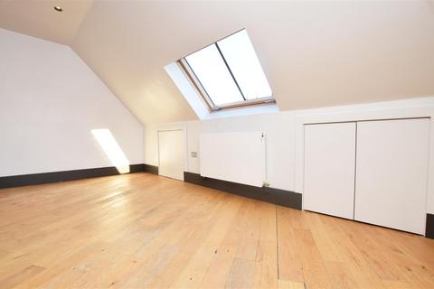 1 bedroom apartment to rent, High Street, Hampton