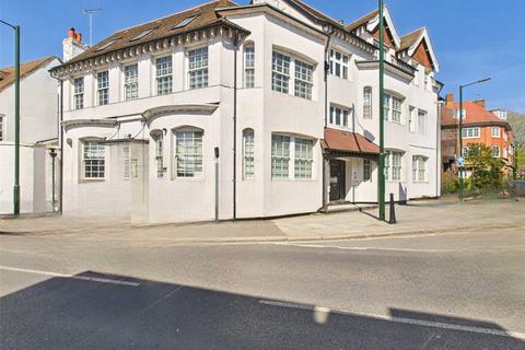 1 bedroom apartment to rent, High Street, Hampton