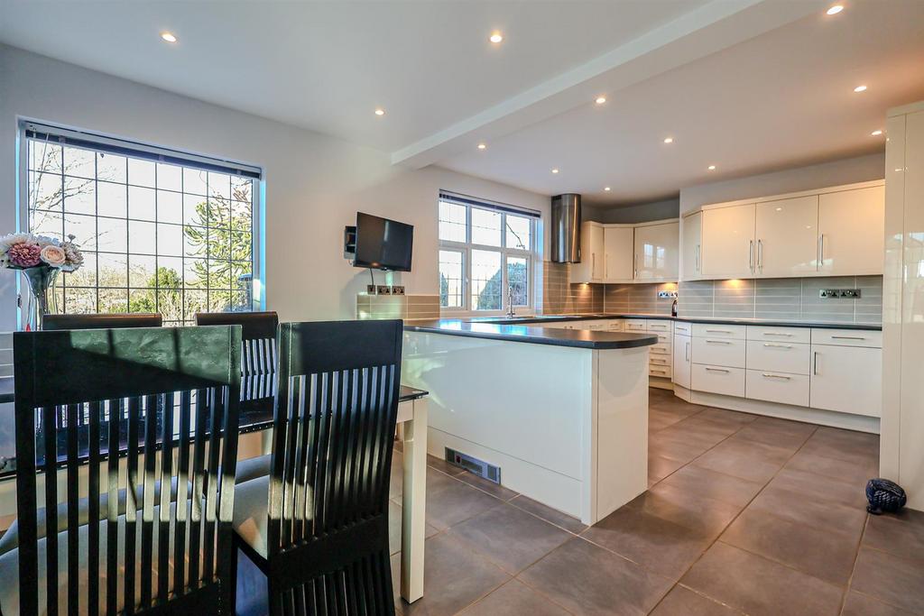 House in Nottingham, Daybrook - View 3