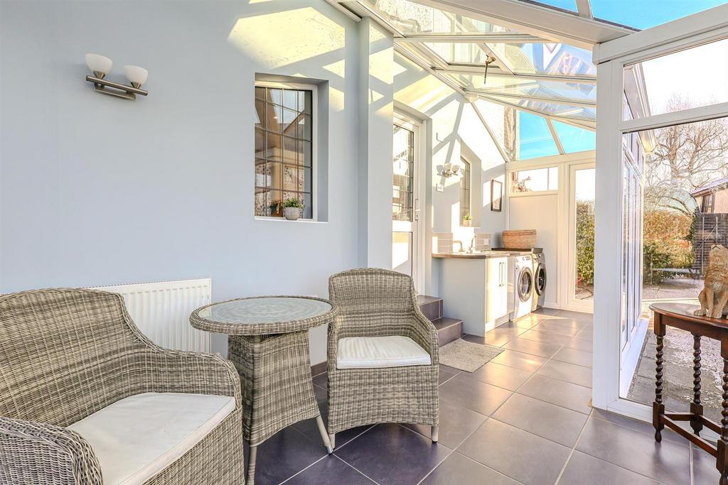 House in Nottingham, Daybrook - More