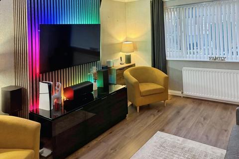 3 bedroom terraced house for sale, Somerdale Close, Bramley, LS13 4RZ