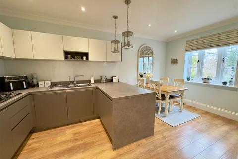 4 bedroom semi-detached house for sale, Royston Drive, Farnham GU10