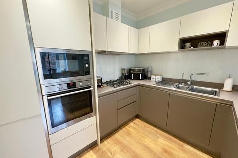 4 bedroom semi-detached house for sale, Royston Drive, Farnham GU10