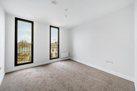 2 bedroom apartment to rent, Paddenswick Road, London