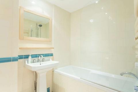 4 bedroom terraced house to rent, Queen's Gate Mews