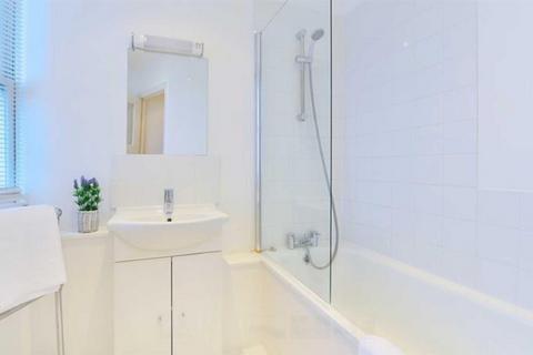 Studio to rent, Hill Street, Mayfair, London