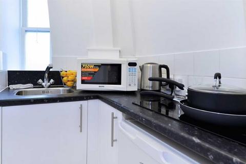 Studio to rent, Hill Street, Mayfair, London
