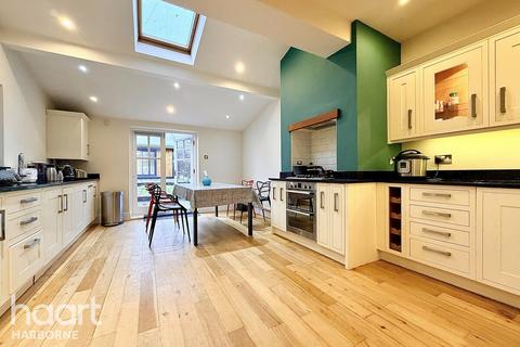 3 bedroom semi-detached house to rent, Margaret Grove, Harborne