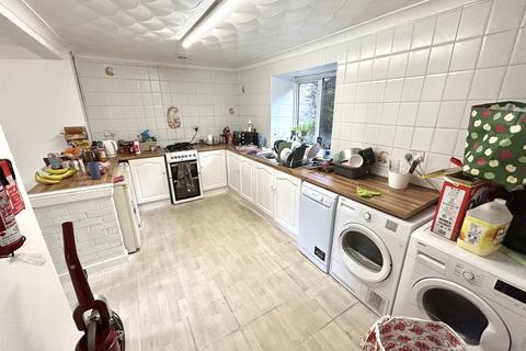 3 bedroom house to rent, Cliff Terrace, Treforest CF37